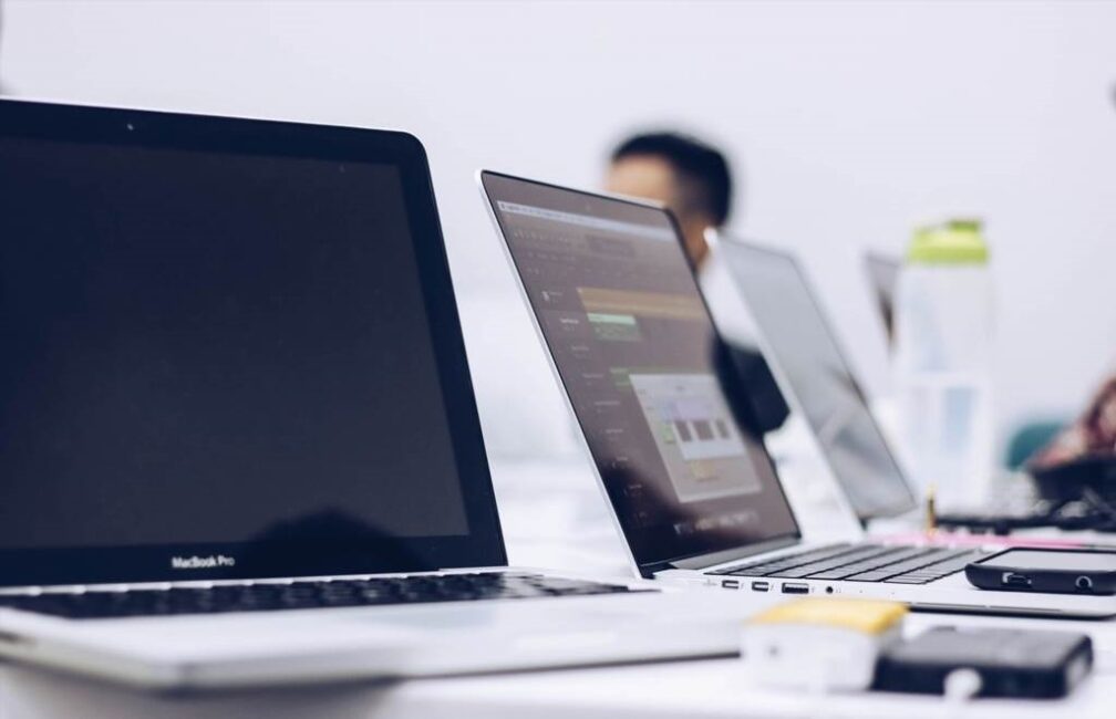 Jak unikać uszkodzeń podczas transportu lotniczego