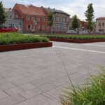 Kostka betonowa – praktyczne rozwiązanie do ogrodu i na podjazd